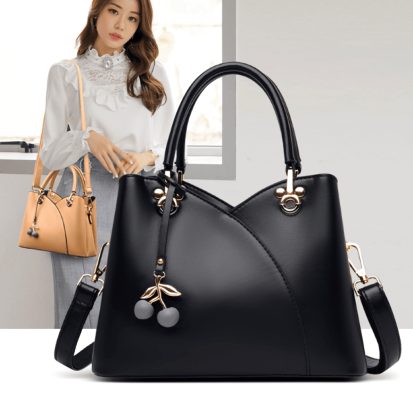 Bolsa de Ombro Feminina com Pingente - Image 2