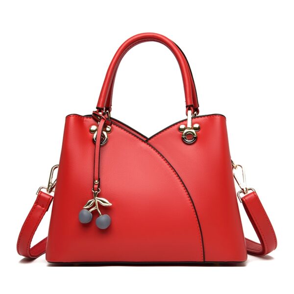 Bolsa de Ombro Feminina com Pingente